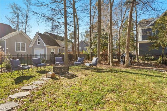 1301 Founders Pointe TRL, Carrollton, VA 23314