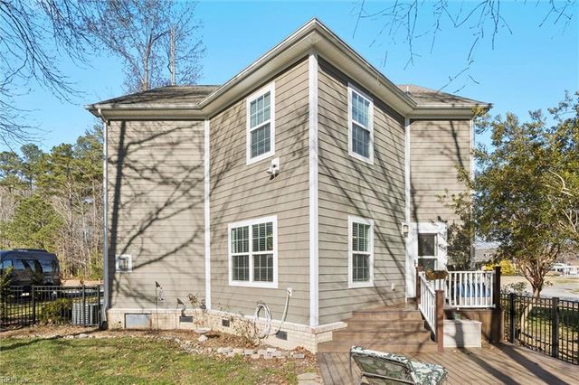 1301 Founders Pointe TRL, Carrollton, VA 23314