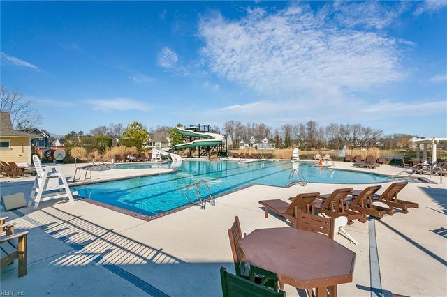 1301 Founders Pointe TRL, Carrollton, VA 23314