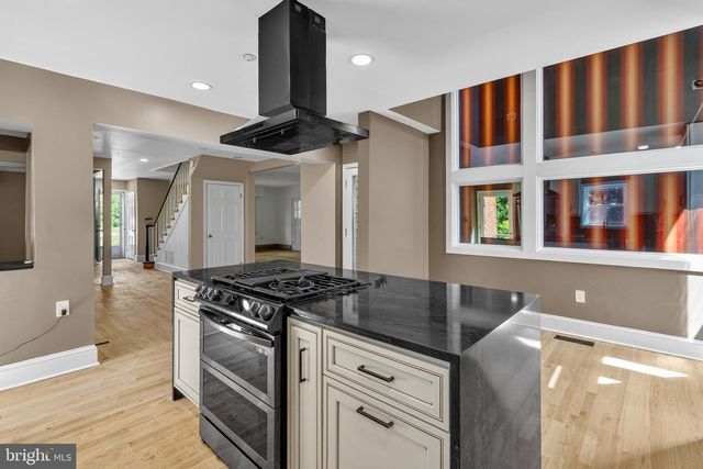 241 EDWARDS FERRY RD NE, Leesburg, VA 20176