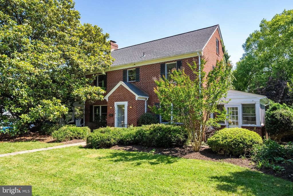 241 EDWARDS FERRY RD NE, Leesburg, VA 20176