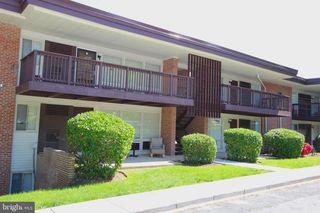 160 TALBOTT ST #205, Rockville, MD 20852