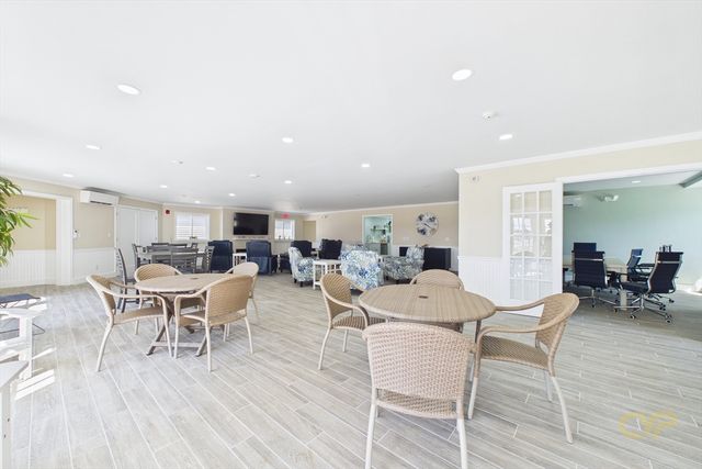 15 Park Ave 211, Hull, MA 02045