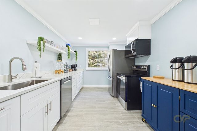 15 Park Ave 211, Hull, MA 02045
