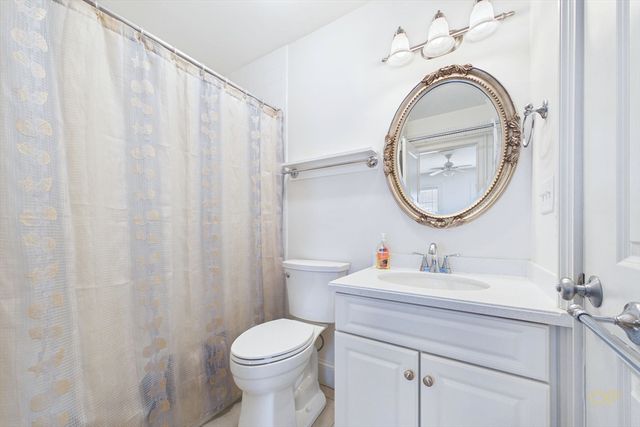 15 Park Ave 211, Hull, MA 02045