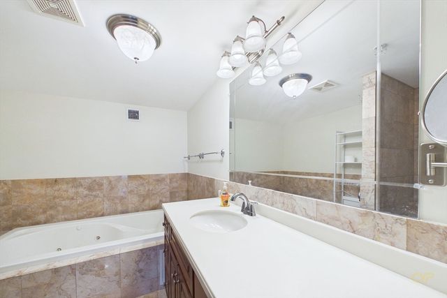 15 Park Ave 211, Hull, MA 02045