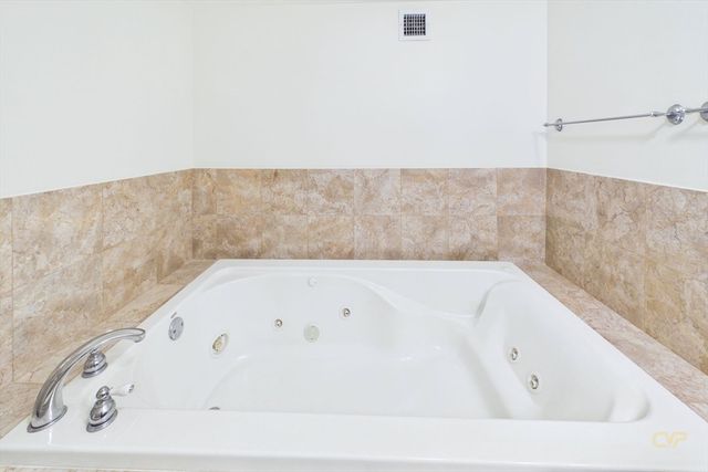 15 Park Ave 211, Hull, MA 02045