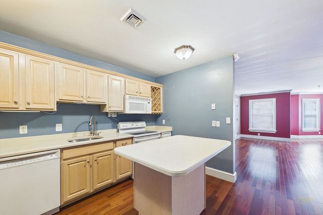 15 Park Ave 211, Hull, MA 02045