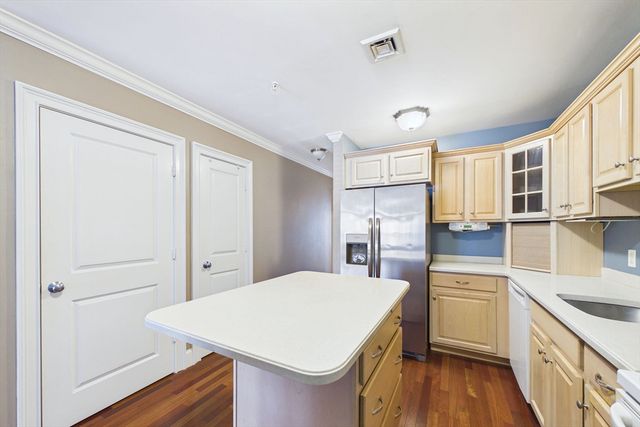 15 Park Ave 211, Hull, MA 02045