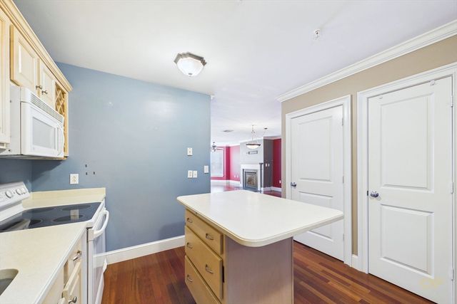 15 Park Ave 211, Hull, MA 02045