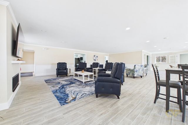 15 Park Ave 211, Hull, MA 02045