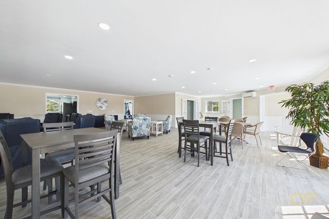 15 Park Ave 211, Hull, MA 02045