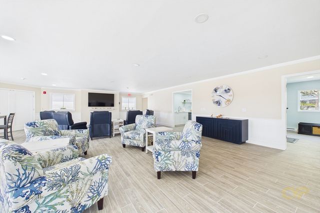 15 Park Ave 211, Hull, MA 02045