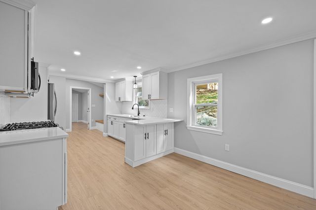 9 Walden Pond Ave, Saugus, MA 01906