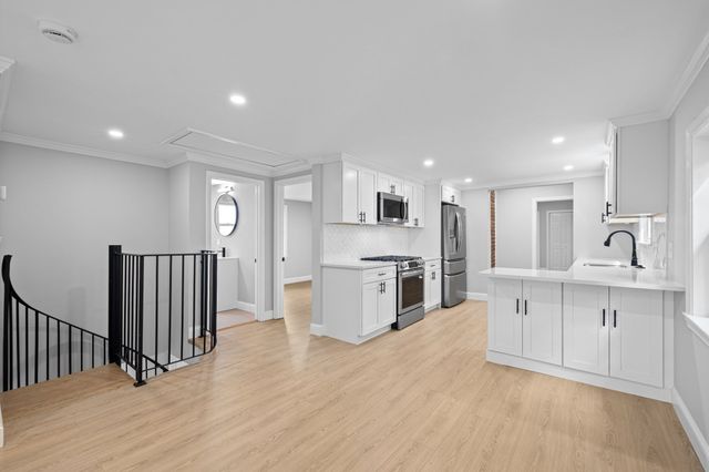 9 Walden Pond Ave, Saugus, MA 01906