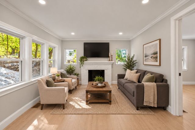 9 Walden Pond Ave, Saugus, MA 01906