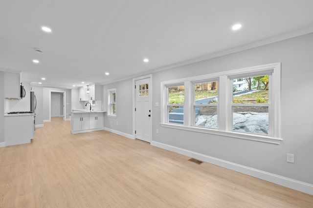 9 Walden Pond Ave, Saugus, MA 01906
