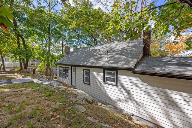 9 Walden Pond Ave, Saugus, MA 01906