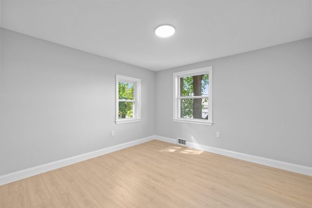 9 Walden Pond Ave, Saugus, MA 01906