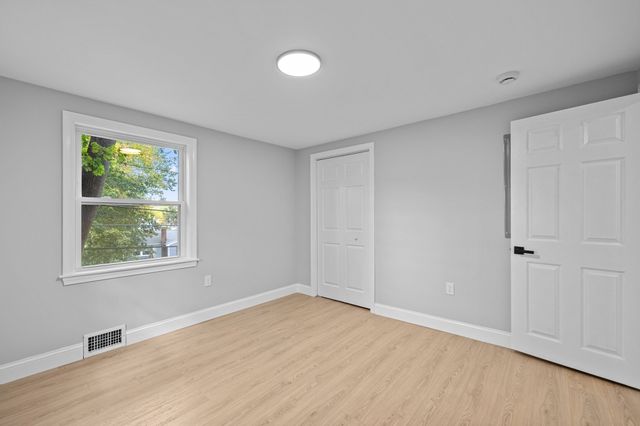 9 Walden Pond Ave, Saugus, MA 01906