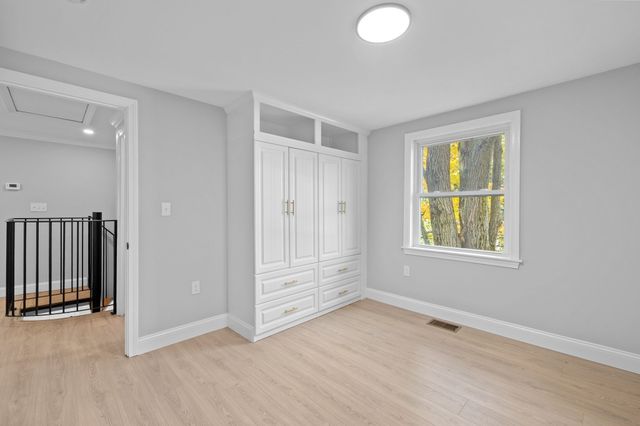 9 Walden Pond Ave, Saugus, MA 01906