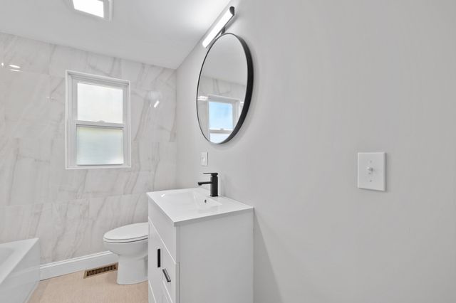 9 Walden Pond Ave, Saugus, MA 01906