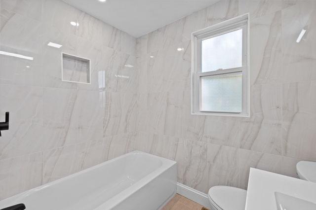 9 Walden Pond Ave, Saugus, MA 01906