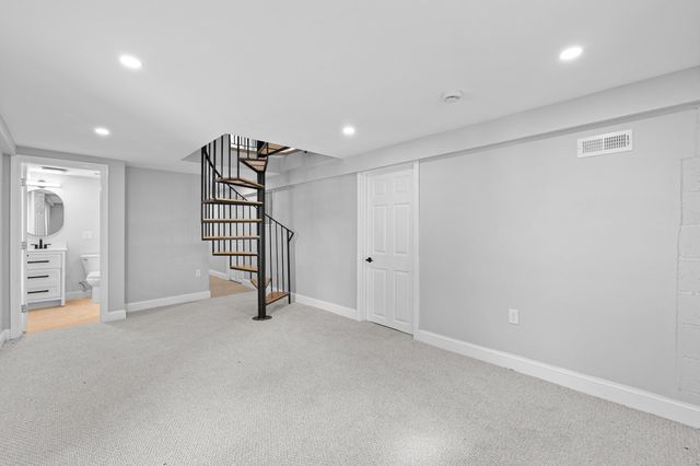 9 Walden Pond Ave, Saugus, MA 01906