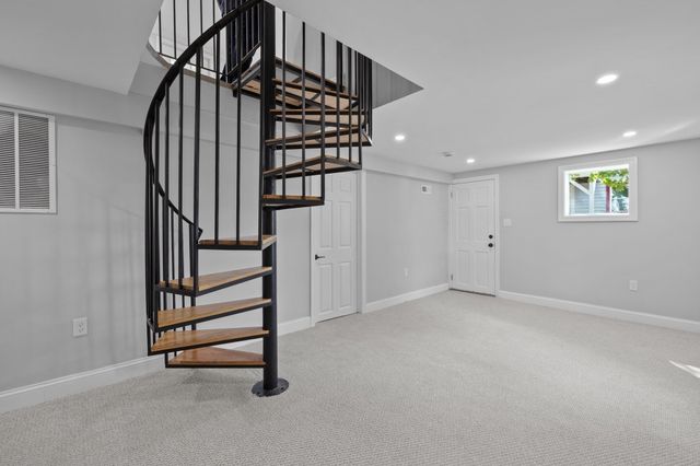9 Walden Pond Ave, Saugus, MA 01906