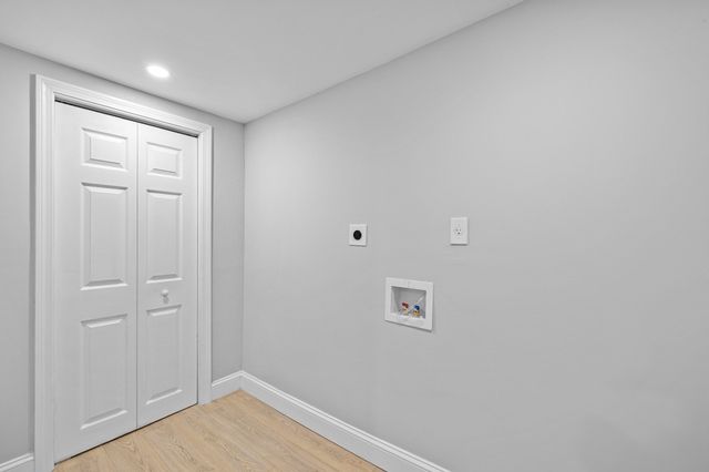 9 Walden Pond Ave, Saugus, MA 01906