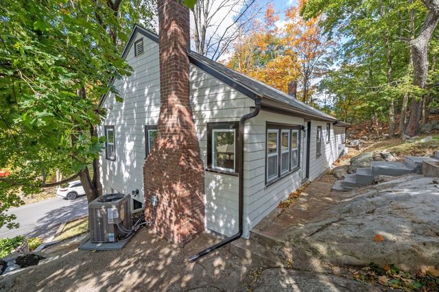 9 Walden Pond Ave, Saugus, MA 01906