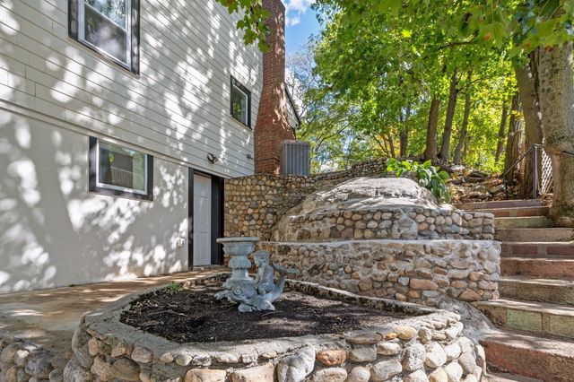 9 Walden Pond Ave, Saugus, MA 01906