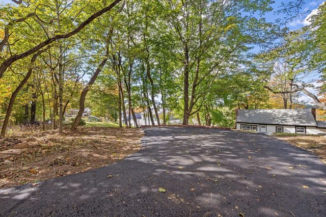 9 Walden Pond Ave, Saugus, MA 01906
