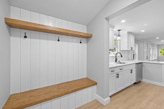9 Walden Pond Ave, Saugus, MA 01906