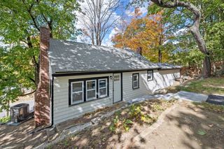 9 Walden Pond Ave, Saugus, MA 01906