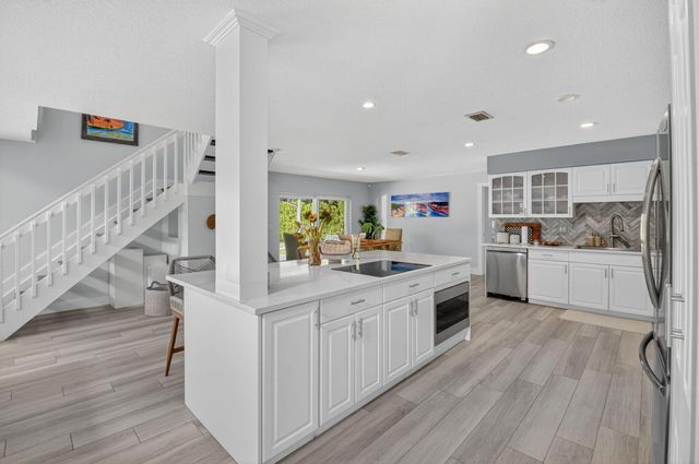 6701 Hillside Lane, Lake Worth, FL 33462