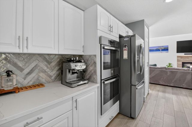 6701 Hillside Lane, Lake Worth, FL 33462