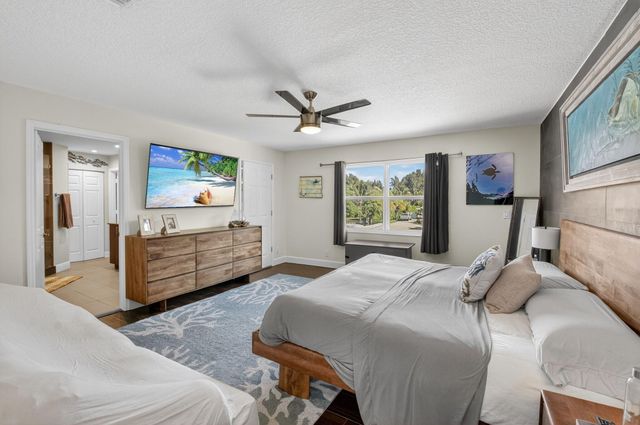 6701 Hillside Lane, Lake Worth, FL 33462