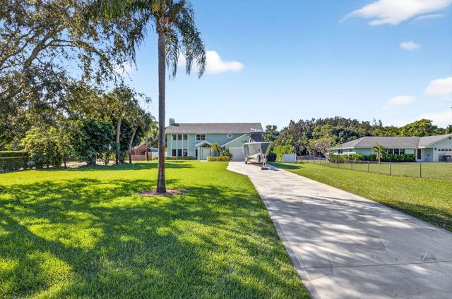 6701 Hillside Lane, Lake Worth, FL 33462