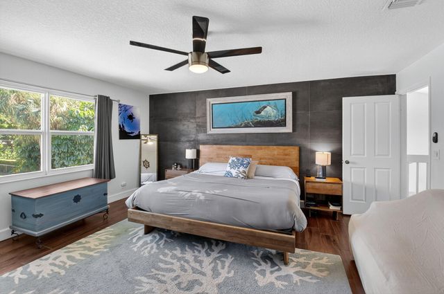 6701 Hillside Lane, Lake Worth, FL 33462
