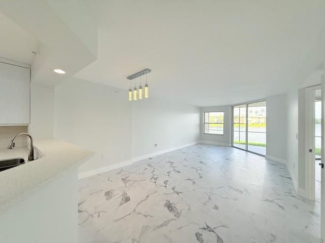 7712 Granville Dr 107, Tamarac, FL 33321