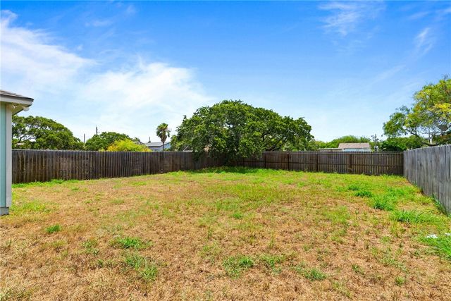 521 Military Dr, Corpus Christi, TX 78418