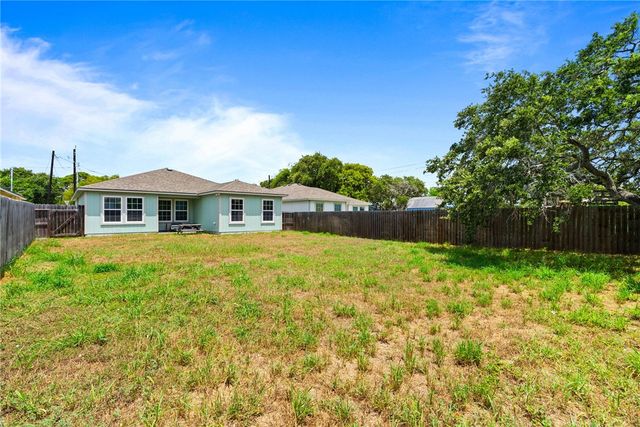 521 Military Dr, Corpus Christi, TX 78418