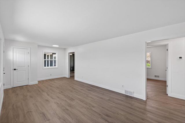 3125 Winnetka Avenue N, Crystal, MN 55427