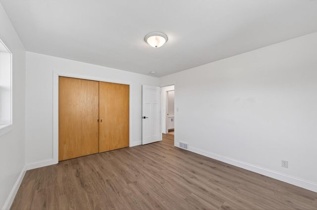 3125 Winnetka Avenue N, Crystal, MN 55427