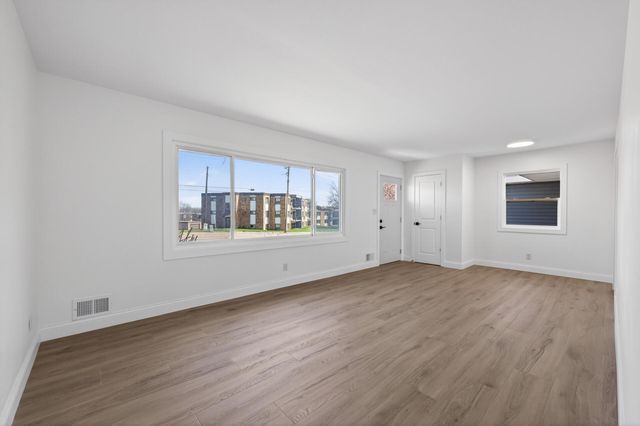 3125 Winnetka Avenue N, Crystal, MN 55427