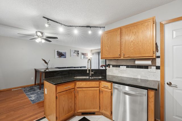 8372 Copperfield Way 113, Inver Grove Heights, MN 55076