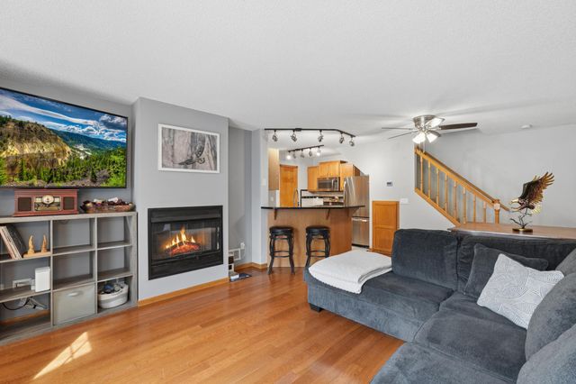 8372 Copperfield Way 113, Inver Grove Heights, MN 55076