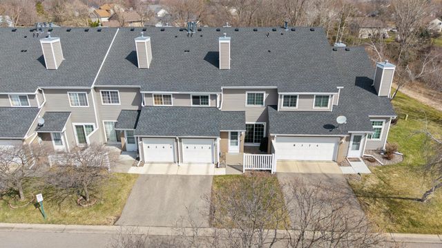 8372 Copperfield Way 113, Inver Grove Heights, MN 55076