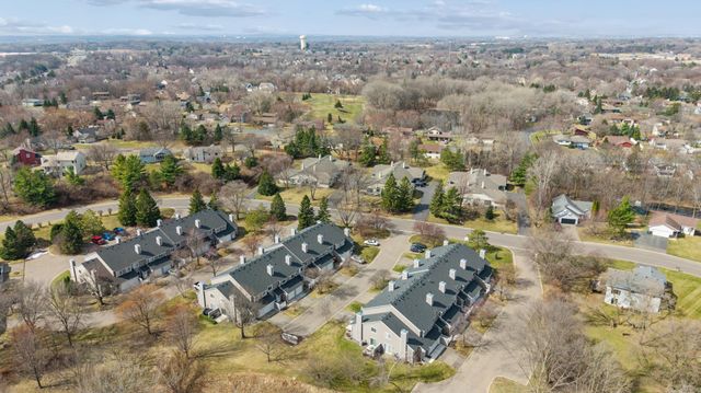 8372 Copperfield Way 113, Inver Grove Heights, MN 55076